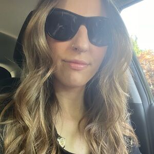 Meet your Posher, Kelly